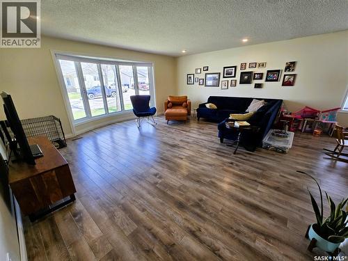 528 Dieppe Drive, Weyburn, SK - Indoor