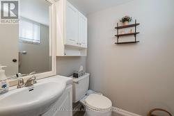 Ensuite 2-piece bathroom - 