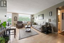 Bright, spacious living room - 