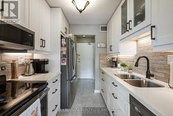 Beautiful updated kitchen with quartz countertops - 