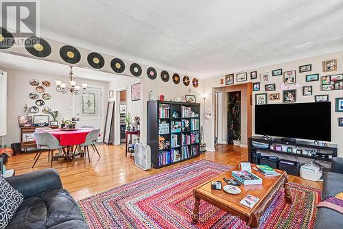 296 Britannia Road, Ottawa, ON - Indoor Photo Showing Living Room