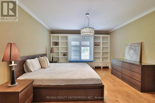 1832 Chesbro Court, Mississauga, ON - Indoor Photo Showing Bedroom