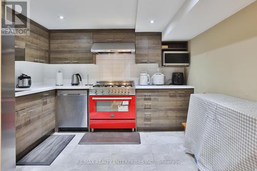 1832 Chesbro Court, Mississauga, ON - Indoor Photo Showing Kitchen