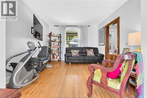 712 Gladstone, Windsor, ON - Indoor Photo Showing Living Room