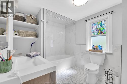 712 Gladstone, Windsor, ON - Indoor Photo Showing Bathroom