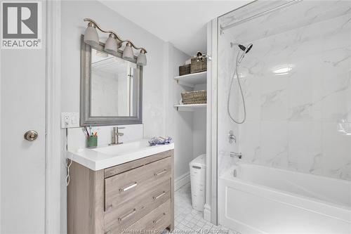 712 Gladstone, Windsor, ON - Indoor Photo Showing Bathroom