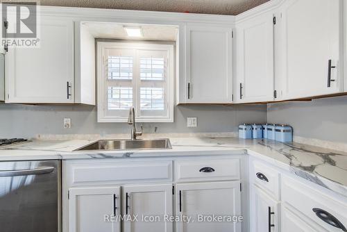 11 Hemlock Crescent, Puslinch, ON - Indoor Photo Showing Kitchen