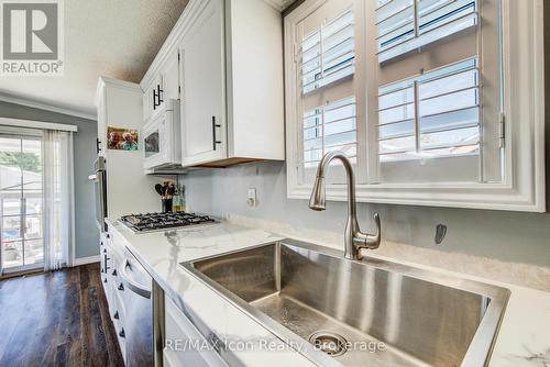 11 Hemlock Crescent, Puslinch, ON - Indoor Photo Showing Kitchen