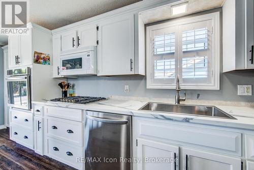 11 Hemlock Crescent, Puslinch, ON - Indoor Photo Showing Kitchen