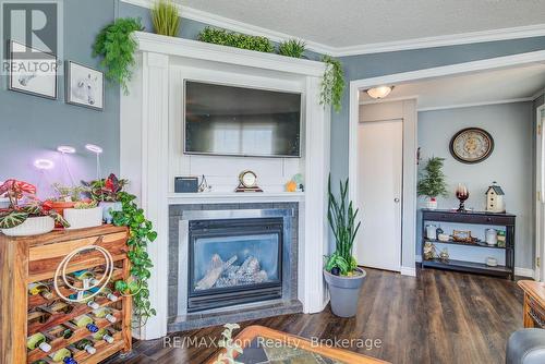11 Hemlock Crescent, Puslinch, ON - Indoor Photo Showing Living Room With Fireplace