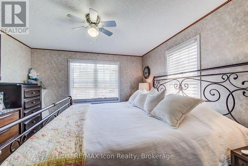 11 Hemlock Crescent, Puslinch, ON - Indoor Photo Showing Bedroom