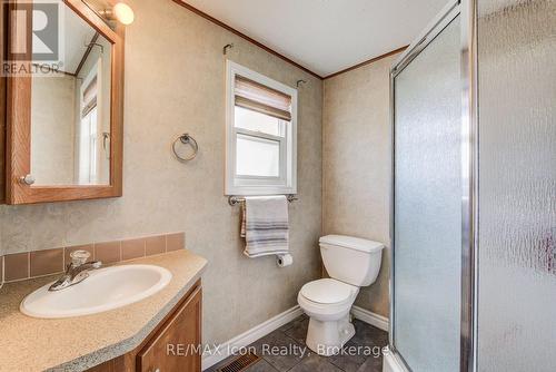 11 Hemlock Crescent, Puslinch, ON - Indoor Photo Showing Bathroom