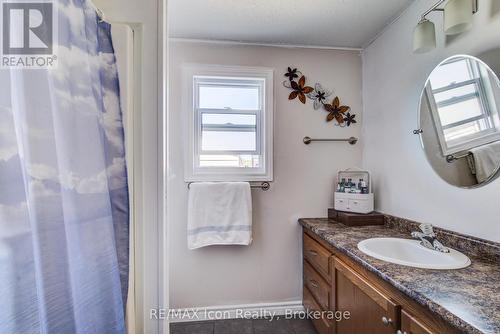11 Hemlock Crescent, Puslinch, ON - Indoor Photo Showing Bathroom