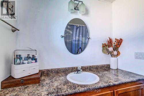 11 Hemlock Crescent, Puslinch, ON - Indoor Photo Showing Bathroom