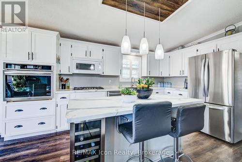 11 Hemlock Crescent, Puslinch, ON - Indoor Photo Showing Kitchen