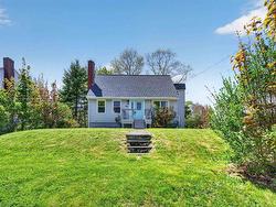 26 Margaree Parkway  Dartmouth, NS B2W 1P9