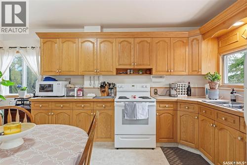 107-109 Shawondasse Drive, Manitou Beach, SK - Indoor Photo Showing Kitchen