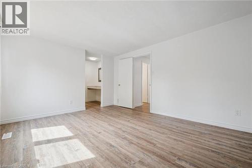 2432 Malcolm Crescent, Burlington, ON - Indoor Photo Showing Other Room