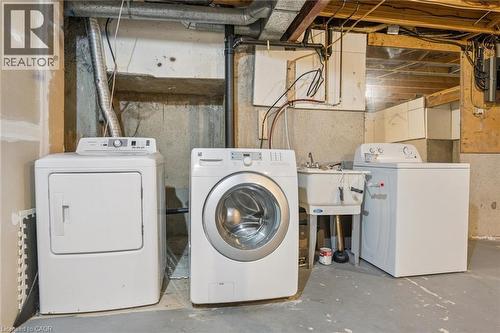 2432 Malcolm Crescent, Burlington, ON - Indoor Photo Showing Laundry Room