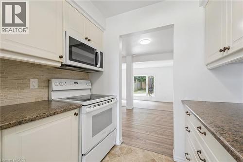 2432 Malcolm Crescent, Burlington, ON - Indoor Photo Showing Kitchen