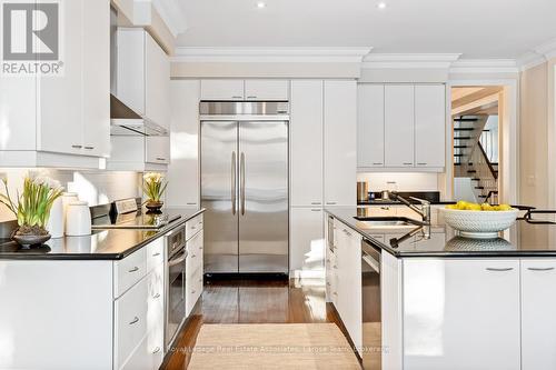 Open Concept Canac Kitchen - 562 Gladwyne Court, Mississauga, ON - Indoor Photo Showing Kitchen With Upgraded Kitchen