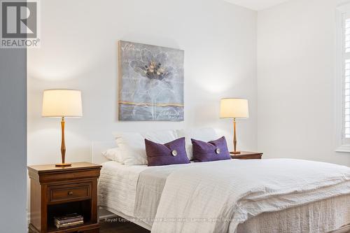 4th Bedroom with Walk-In Close - 562 Gladwyne Court, Mississauga, ON - Indoor Photo Showing Bedroom