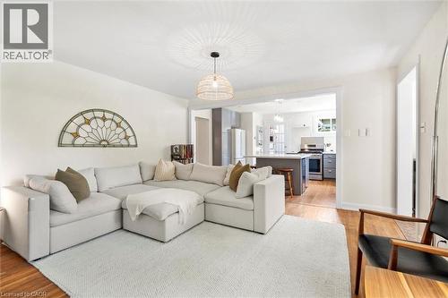 6295 Guelph Line, Burlington, ON - Indoor Photo Showing Living Room