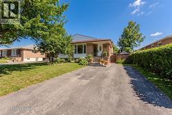 1294 NAPIER Crescent Oakville, ON L6H 2A4