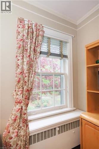 Double-hung window with white trim, offering natural illumination - 2023 Coronation Boulevard, Cambridge, ON - Indoor Photo Showing Other Room