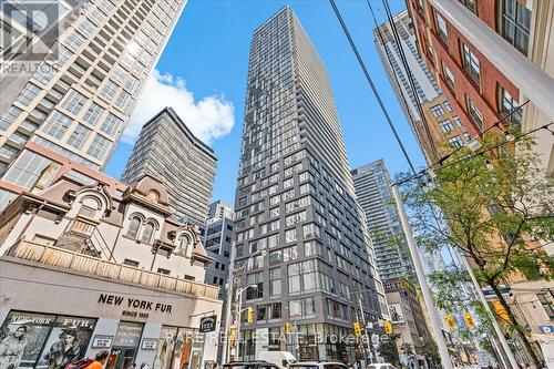 716 - 101 PETER STREET  Toronto, ON M5V 0G6