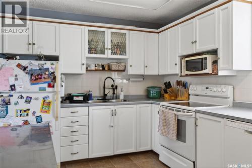 413 Vancouver Avenue N, Saskatoon, SK - Indoor Photo Showing Kitchen