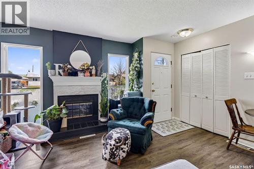 413 Vancouver Avenue N, Saskatoon, SK - Indoor Photo Showing Living Room With Fireplace