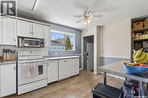 413 Vancouver Avenue N, Saskatoon, SK - Indoor Photo Showing Kitchen