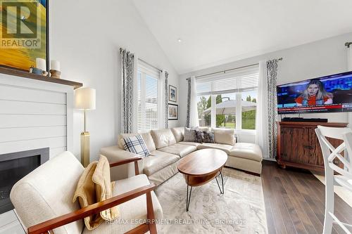 4176 Saunders Crescent, Burlington, ON - Indoor Photo Showing Living Room