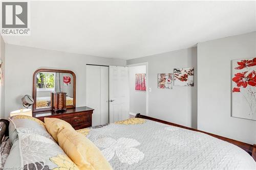 144 Bellingham Drive, Hamilton, ON - Indoor Photo Showing Bedroom