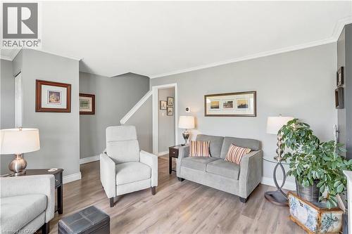 144 Bellingham Drive, Hamilton, ON - Indoor Photo Showing Living Room