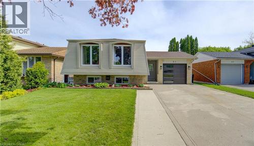 51 COACH HILL Drive  Kitchener, ON N2E 1N7