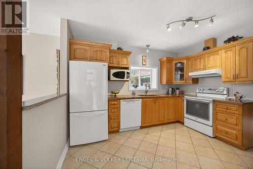 60 Glynn Avenue, Ottawa, ON - Indoor Photo Showing Kitchen