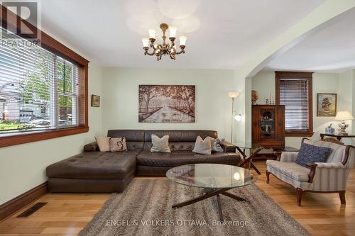 60 Glynn Avenue, Ottawa, ON - Indoor Photo Showing Living Room