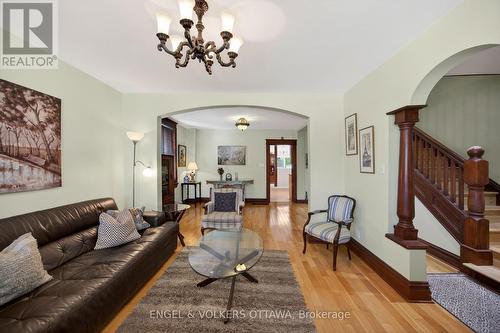 60 Glynn Avenue, Ottawa, ON - Indoor Photo Showing Living Room