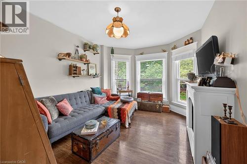 227 Sherman Avenue S, Hamilton, ON - Indoor Photo Showing Living Room