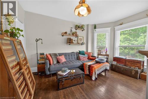 227 Sherman Avenue S, Hamilton, ON - Indoor Photo Showing Living Room