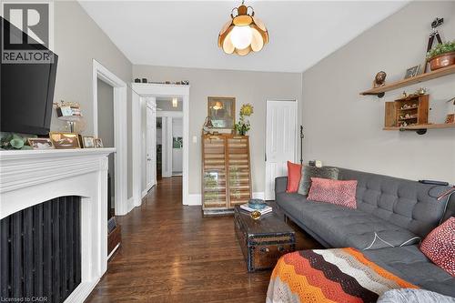 227 Sherman Avenue S, Hamilton, ON - Indoor Photo Showing Living Room