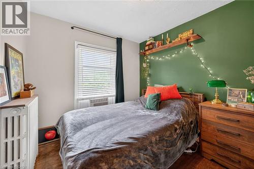 227 Sherman Avenue S, Hamilton, ON - Indoor Photo Showing Bedroom