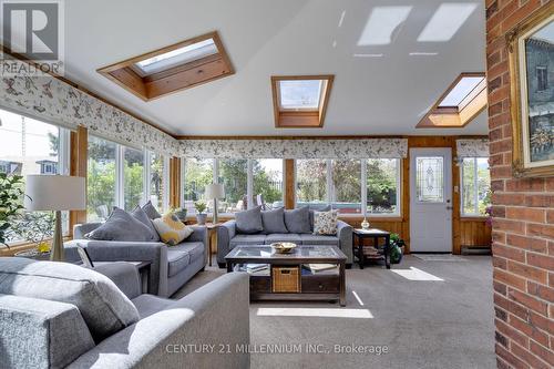 Solarium with skylights - 5868 First Line, Erin, ON - Indoor Photo Showing Living Room