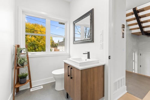 Powder room - 7 Rue Lavigne, Boisbriand, QC 