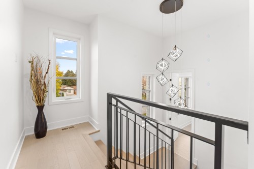 Passageway - 7 Rue Lavigne, Boisbriand, QC 