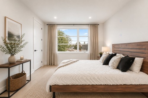 Master Bedroom - 7 Rue Lavigne, Boisbriand, QC 