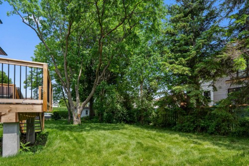 Courtyard - 7 Rue Lavigne, Boisbriand, QC 