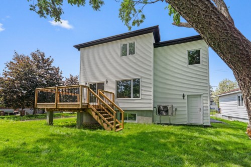 Courtyard - 7 Rue Lavigne, Boisbriand, QC 